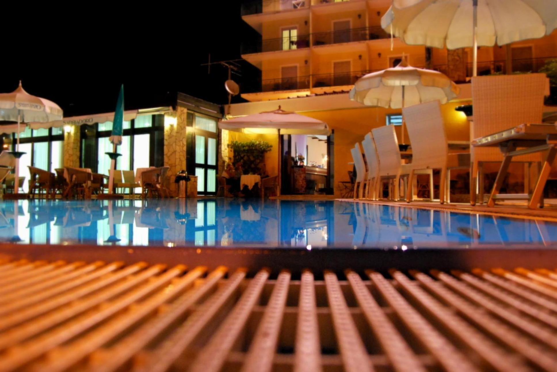 Hotel Club Sabbiadoro Battipaglia Exterior foto
